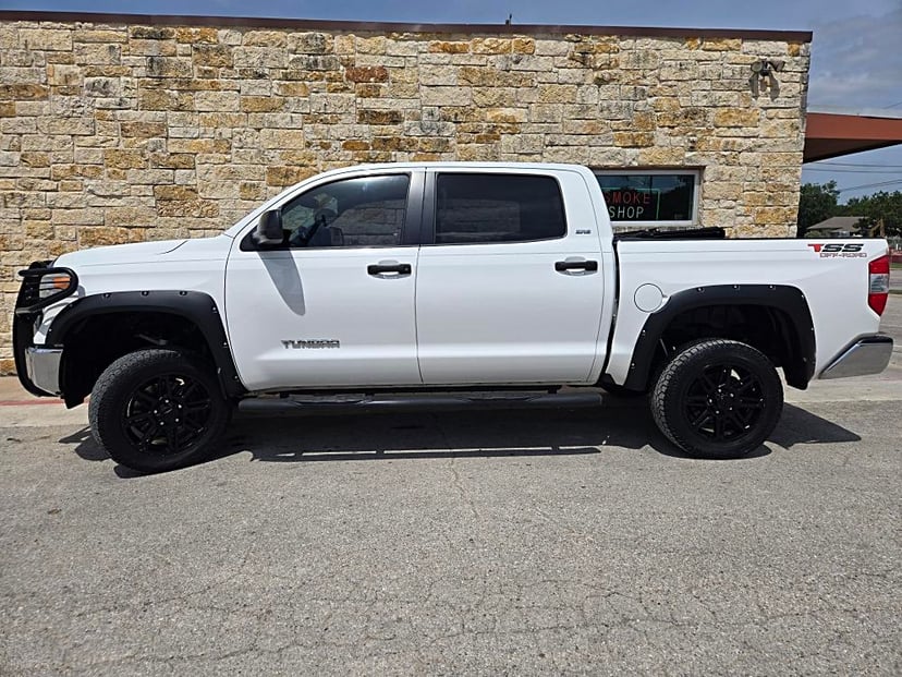 2016 Toyota Tundra - Image 1
