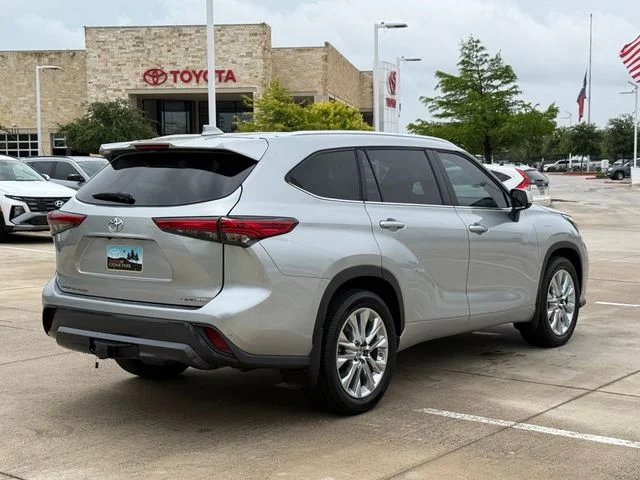 2023 Toyota Highlander - Image 3