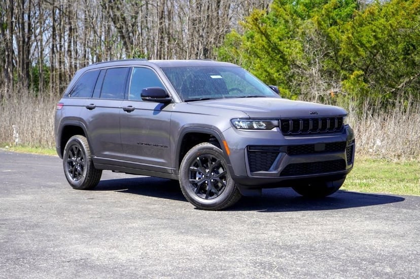 2026 Jeep Grand Cherokee Laredo Altitude - Image 1