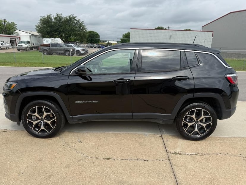 2025 Jeep Compass - Image 2