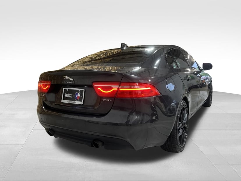 2017 Jaguar xe - Image 2