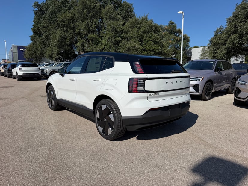 2026 Volvo EX30 - Image 3