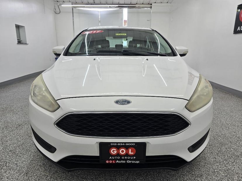 2017 Ford Focus SE Sedan - Image 2