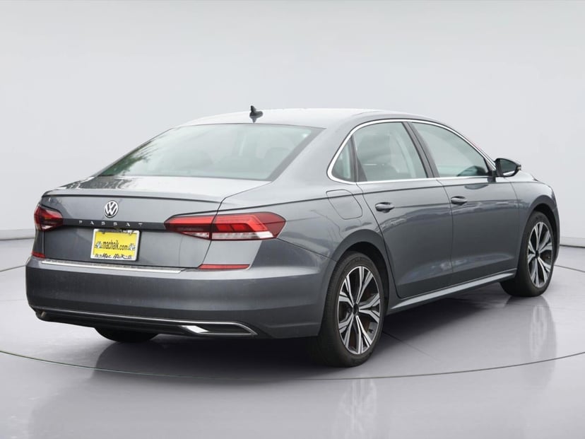 2022 Volkswagen Passat - Image 3