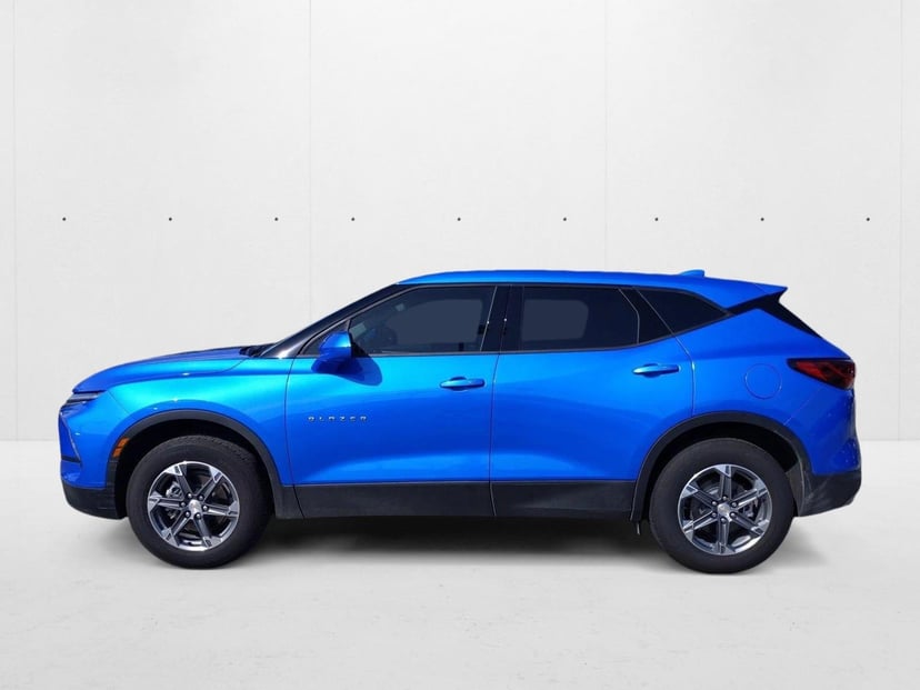 2025 Chevrolet Blazer - Image 2
