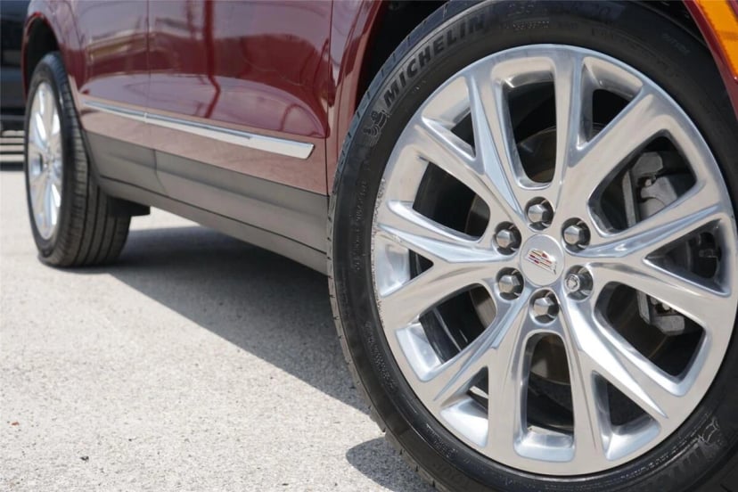 2017 Cadillac XT5 - Image 2