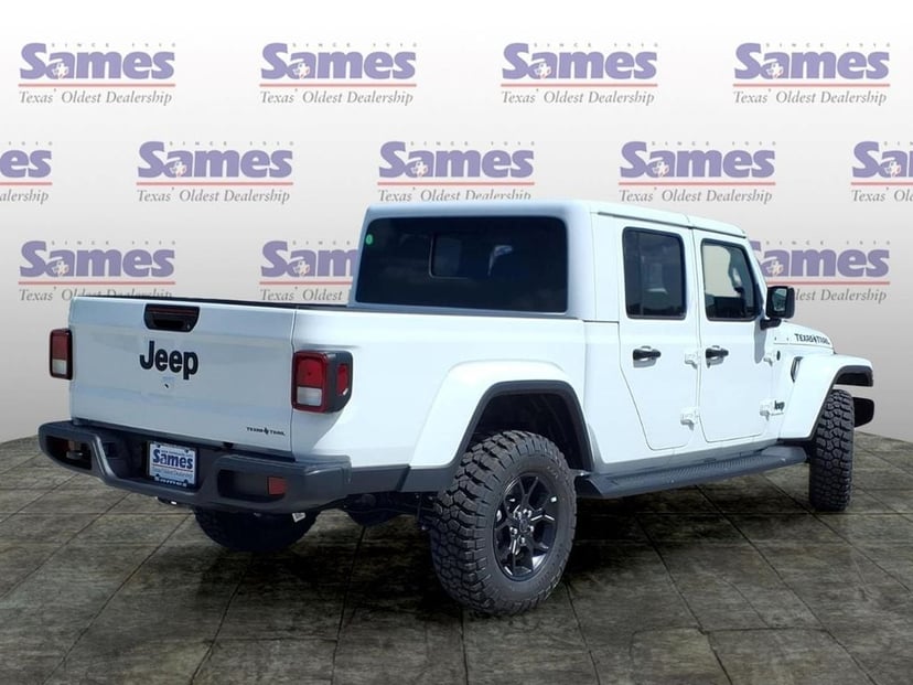 2026 Jeep Gladiator - Image 2