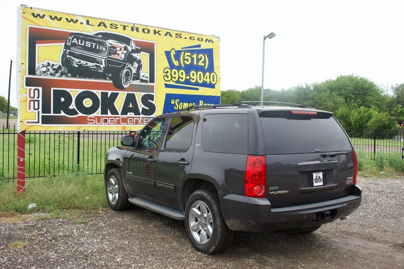 2010 GMC Yukon - Image 2