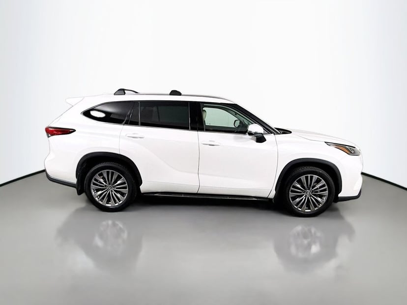 2020 Toyota Highlander - Image 2