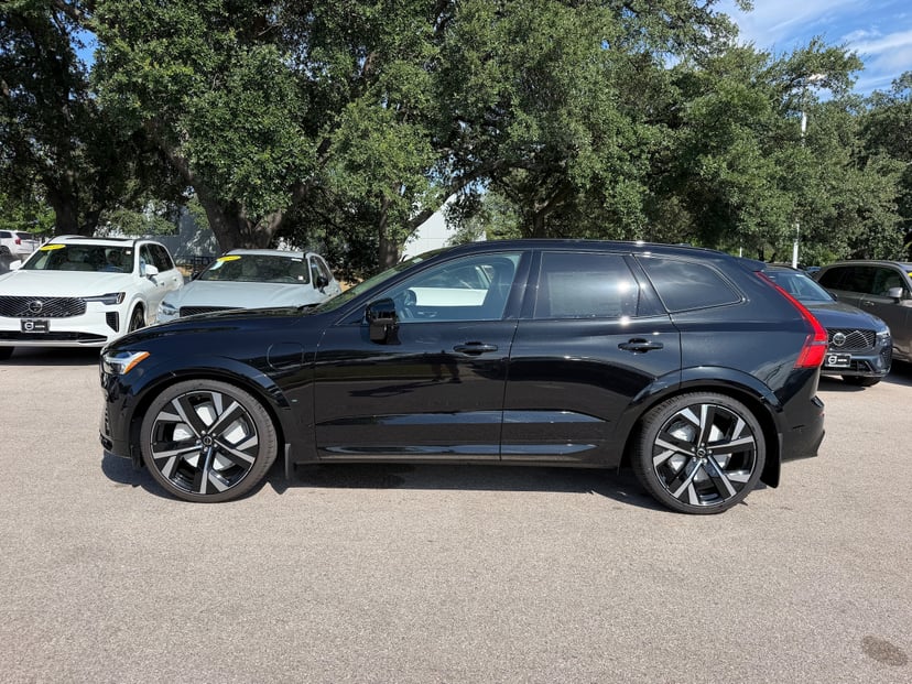 2026 Volvo XC60 - Image 2