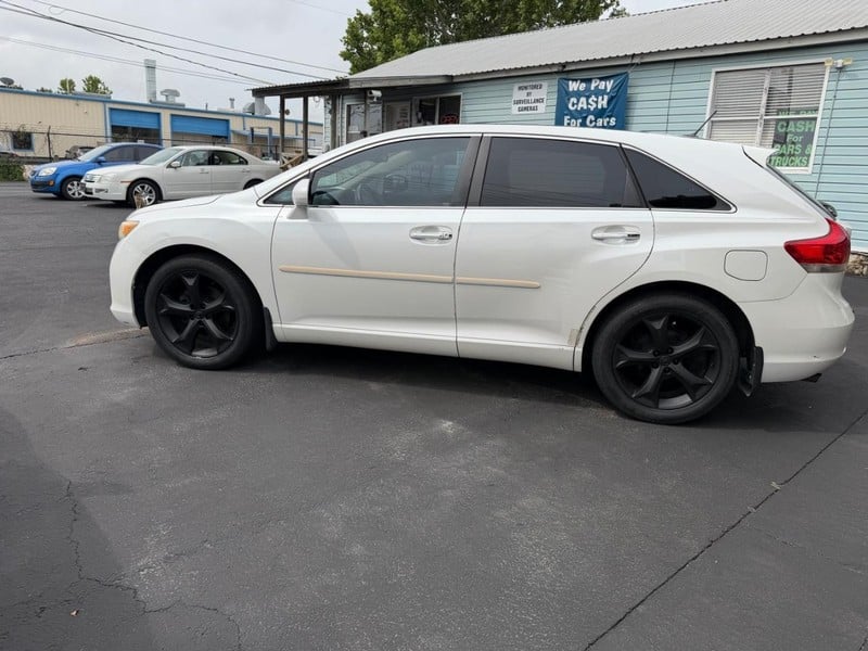 2009 Toyota Venza - Image 2