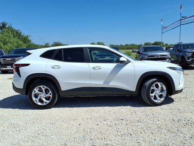 2024 Chevrolet Trax - Image 2