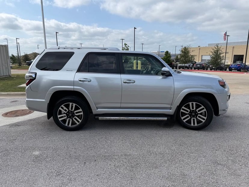 2023 Toyota 4runner - Image 2
