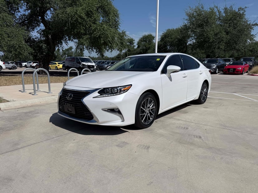 2016 Lexus ES - Image 1