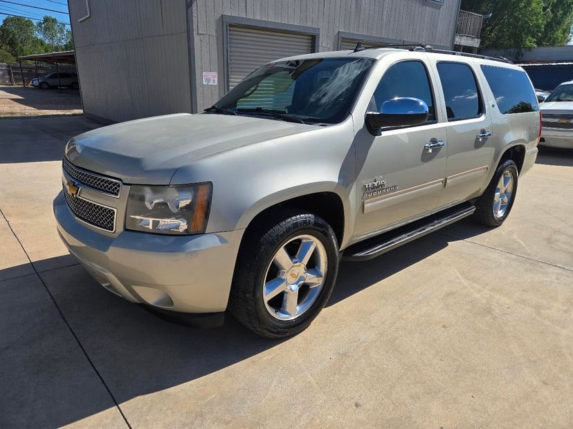 2014 Chevrolet Suburban - Image 1