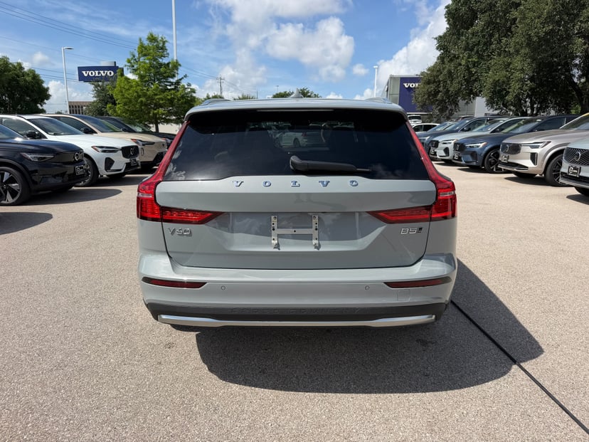 2026 Volvo V60 Cross Country - Image 3