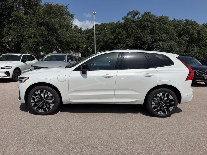 2026 Volvo XC60 - Image 3
