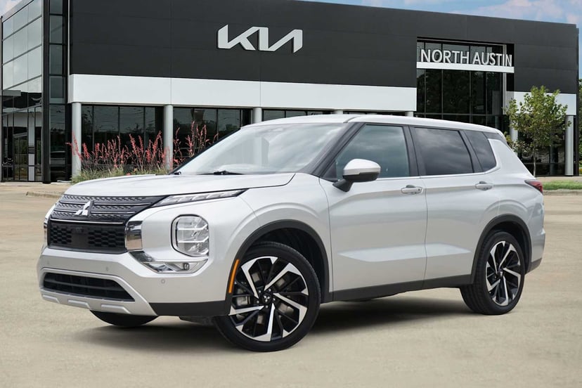 2024 Mitsubishi Outlander - Image 1