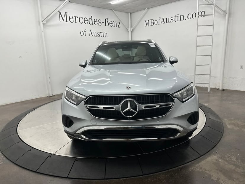 2025 Mercedes-Benz GLC - Image 3
