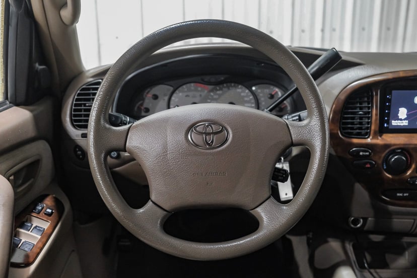 2004 Toyota Sequoia - Image 2