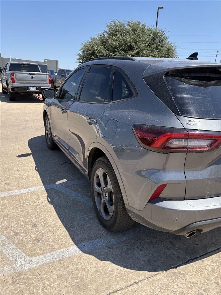 2023 Ford Escape - Image 2