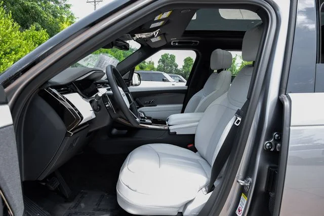 2025 Land Rover Range Rover Sport - Image 3