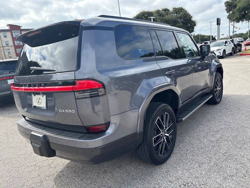 2024 Lexus GX - Image 3