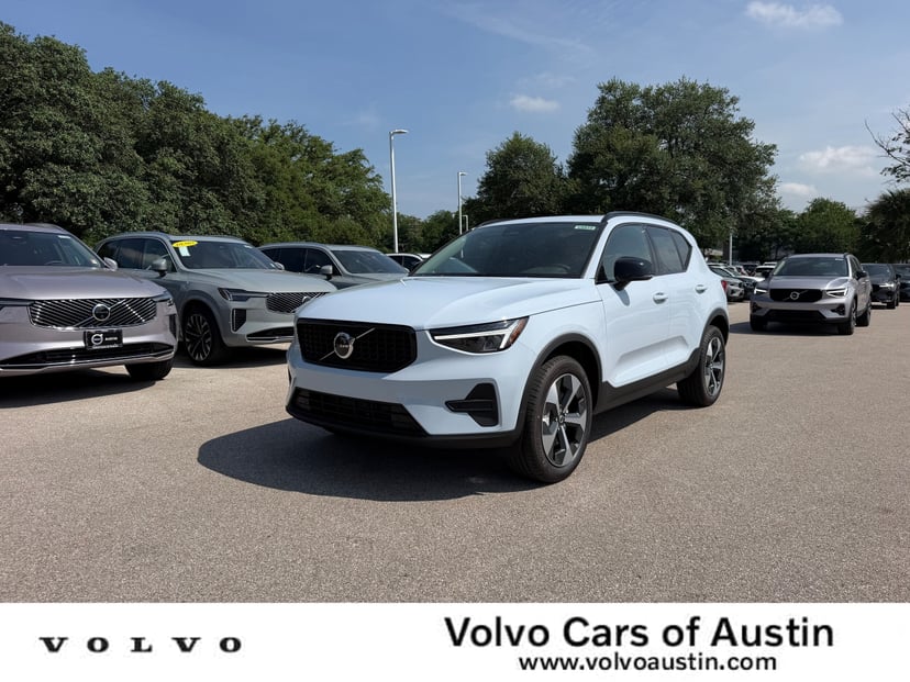2026 Volvo XC40 - Image 1