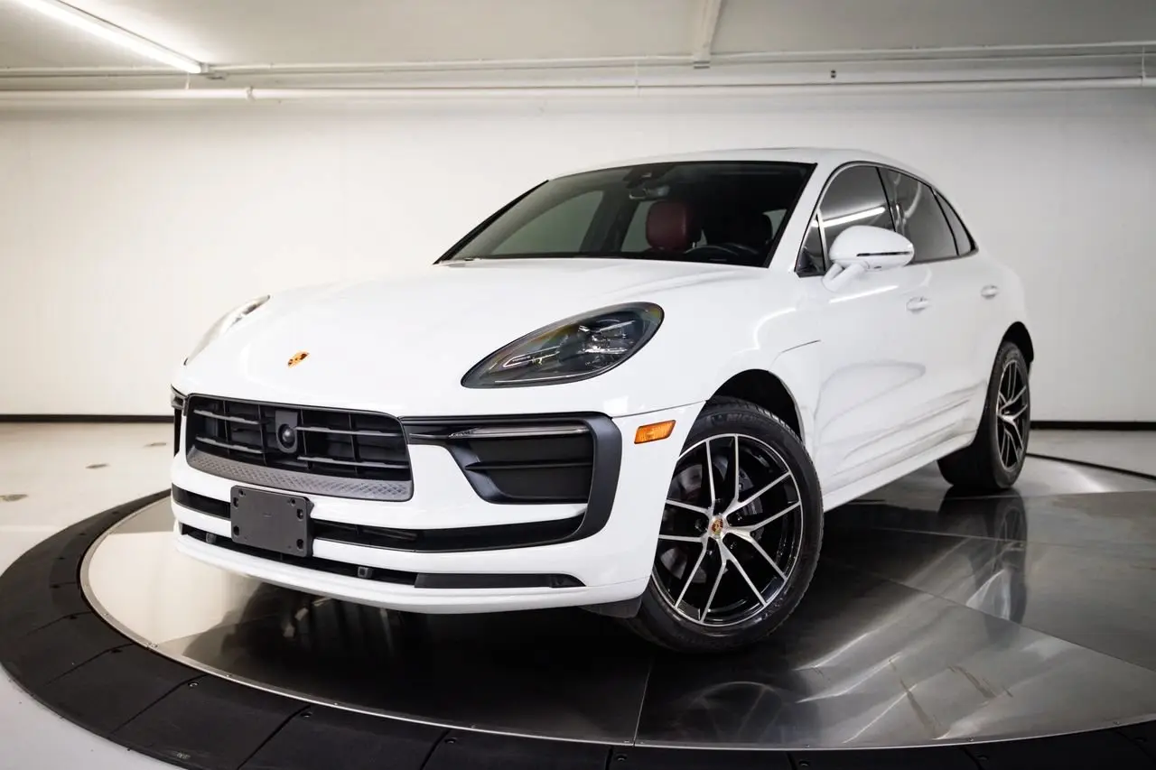 2023 Porsche Macan - Image 1