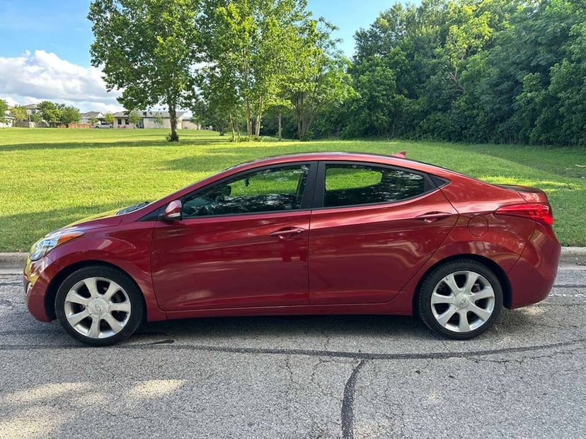 2011 Hyundai Elantra - Image 2