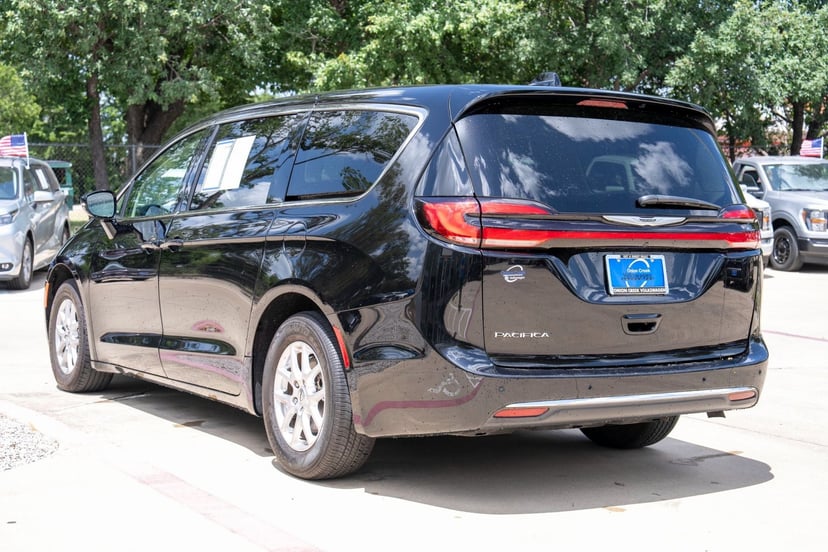 2024 Chrysler Pacifica - Image 3