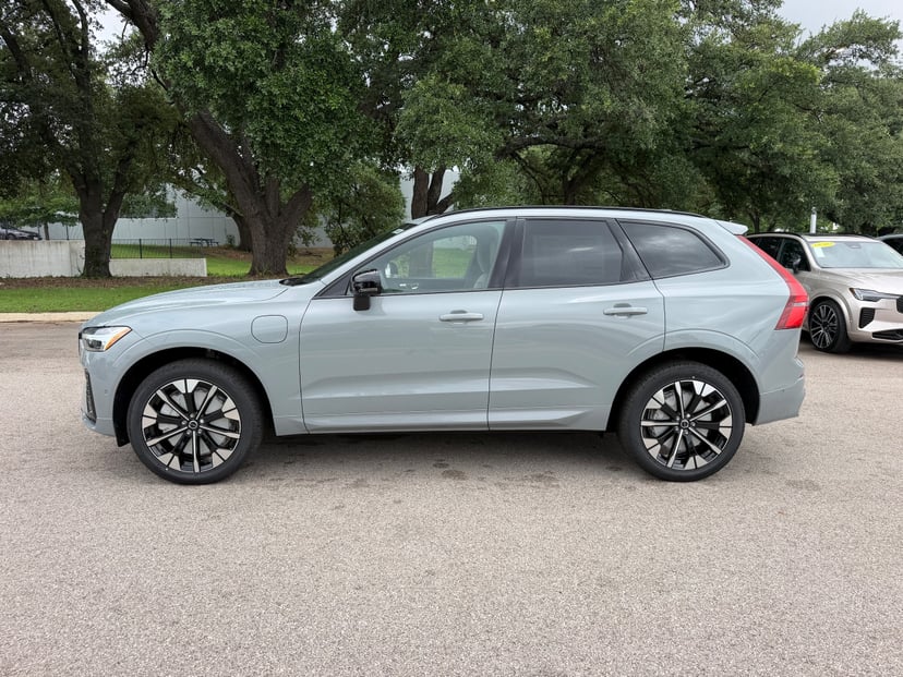 2026 Volvo XC60 - Image 3