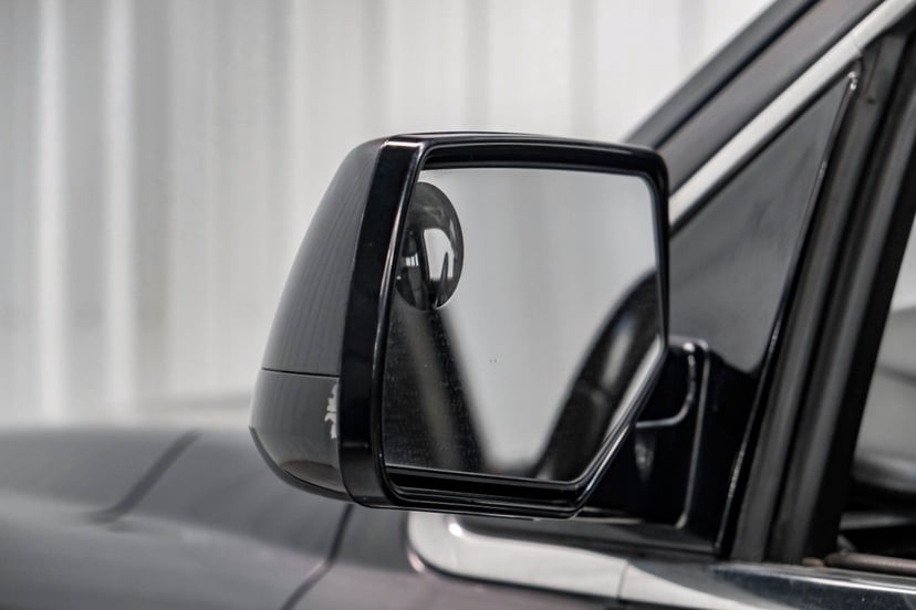 2015 Chevrolet Suburban 1500 - Image 3