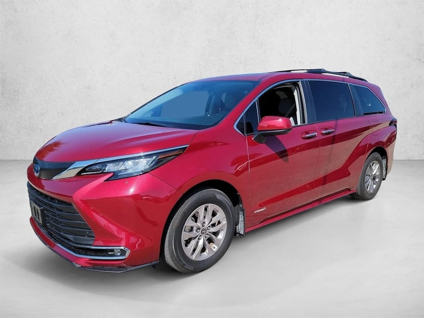 2021 Toyota Sienna - Image 1