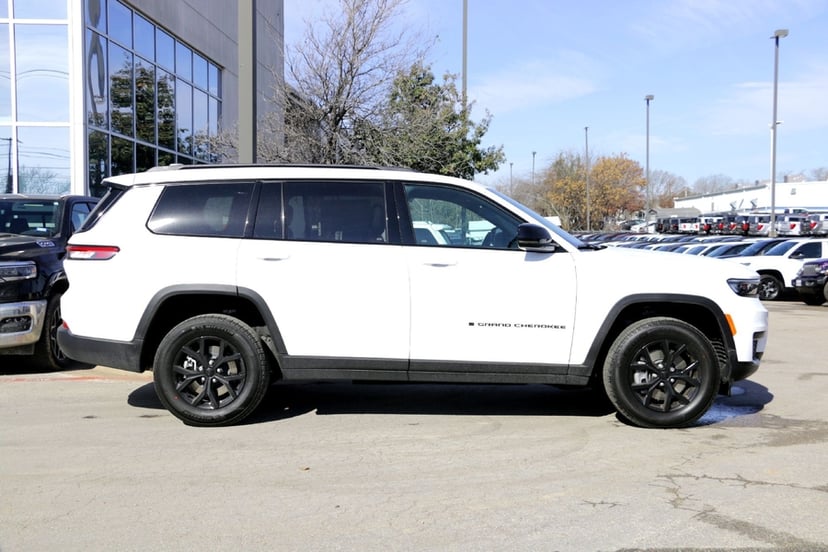 2025 Jeep Grand Cherokee L - Image 1