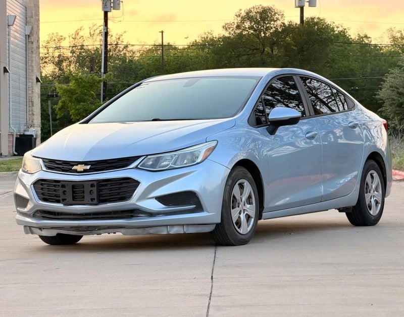 2018 Chevrolet Cruze - Image 1