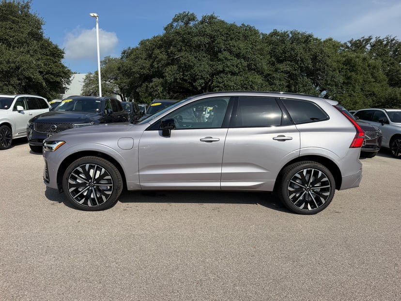 2026 Volvo XC60 - Image 2
