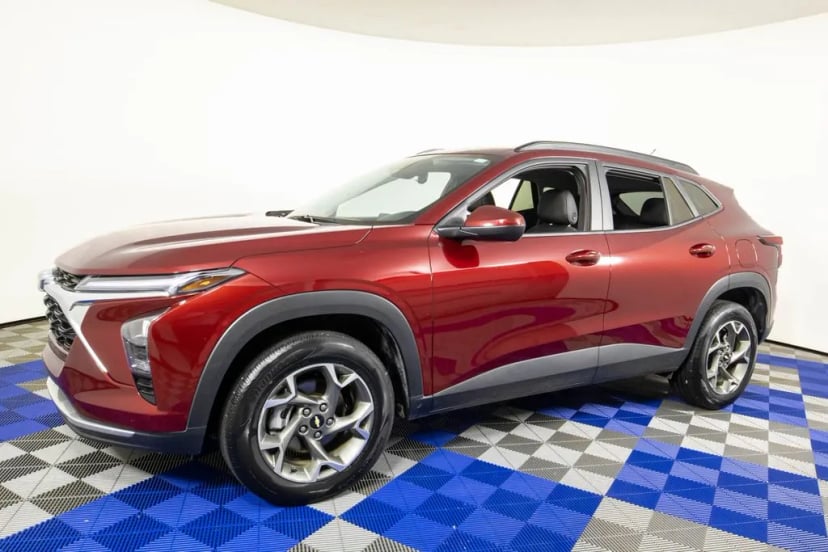 2025 Chevrolet Trax - Image 1
