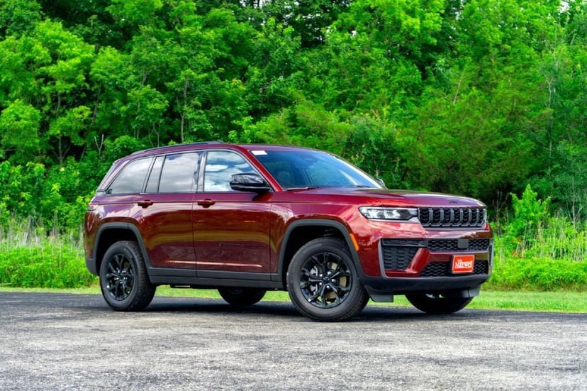 2026 Jeep Grand Cherokee Laredo Altitude - Image 1