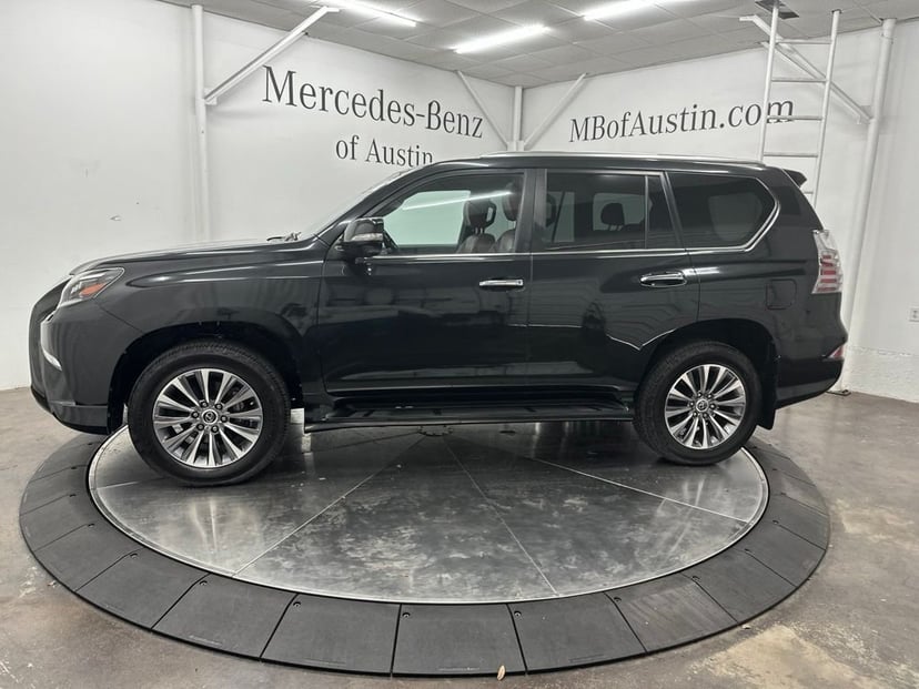 2022 Lexus GX - Image 2