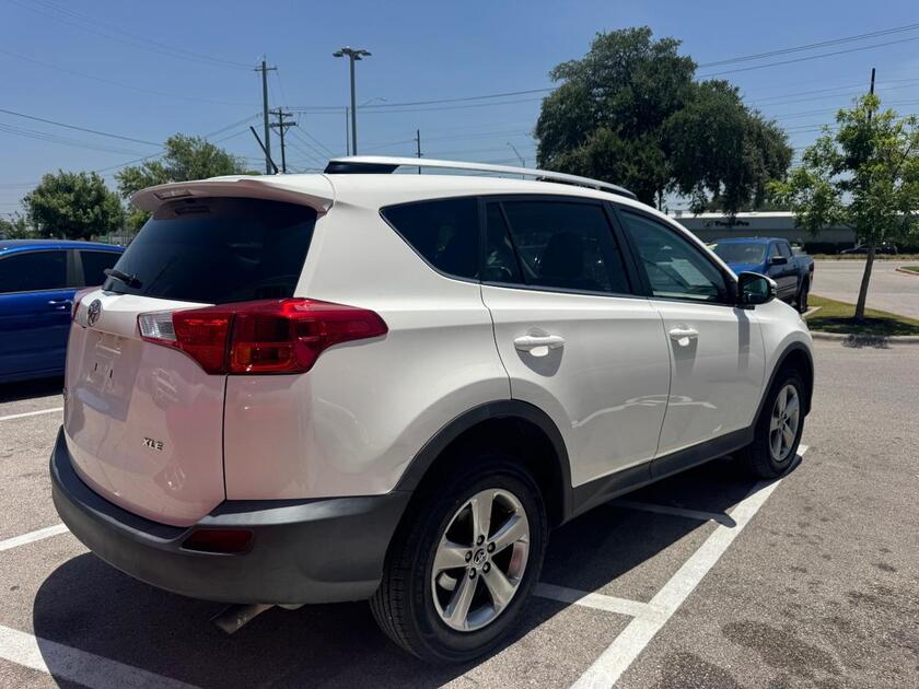 2015 Toyota RAV4 - Image 2