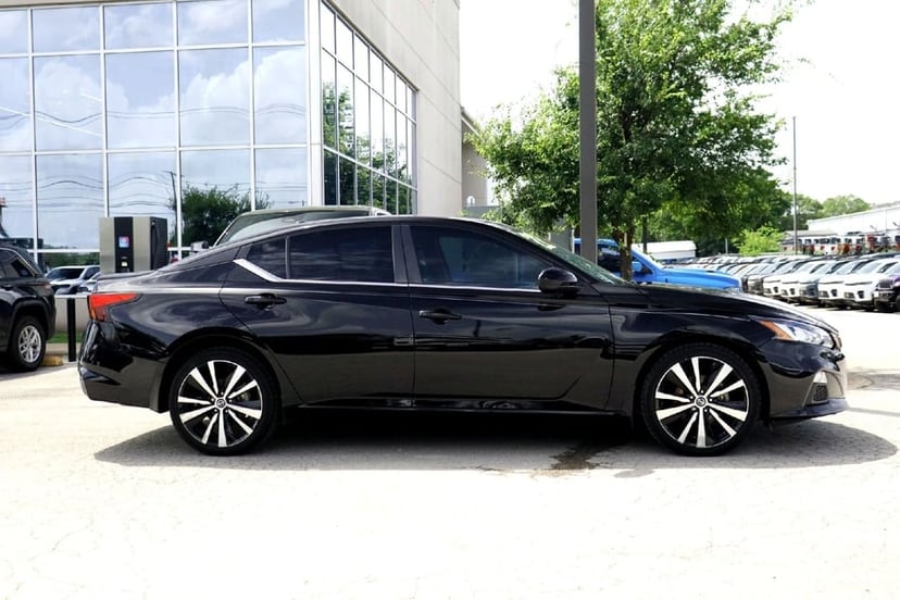 2022 Nissan Altima - Image 1