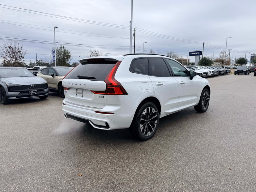 2026 Volvo XC60 - Image 3
