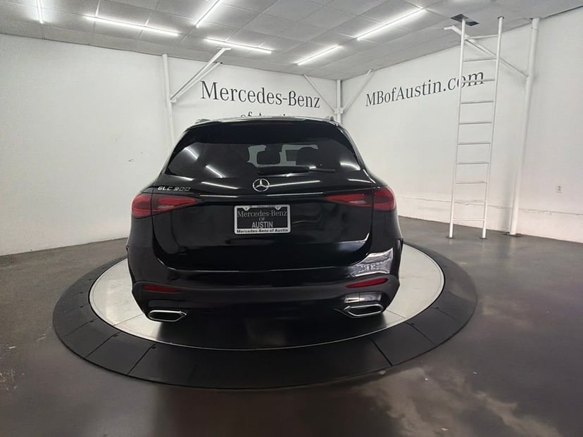 2027 Mercedes-Benz GLC - Image 3