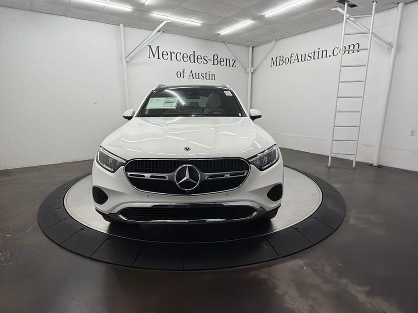 2027 Mercedes-Benz GLC - Image 3