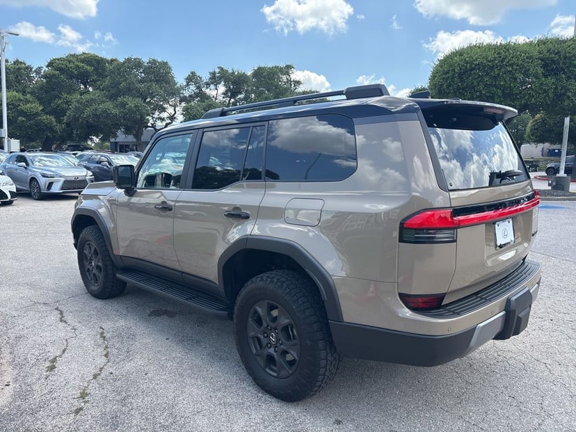 2025 Lexus GX - Image 3