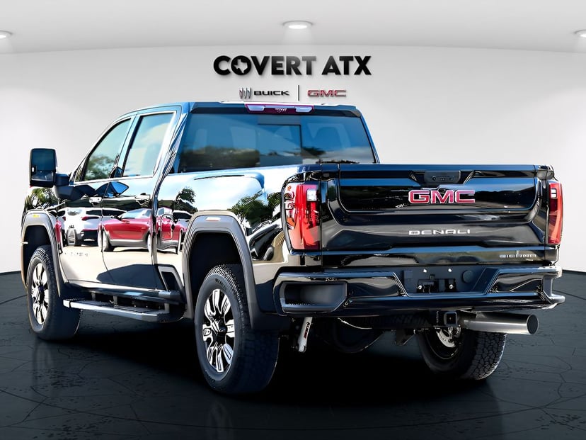 2025 GMC Sierra HD - Image 3