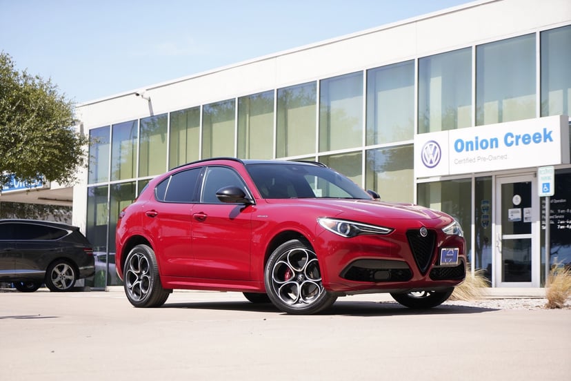 2023 Alfa Romeo stelvio - Image 1