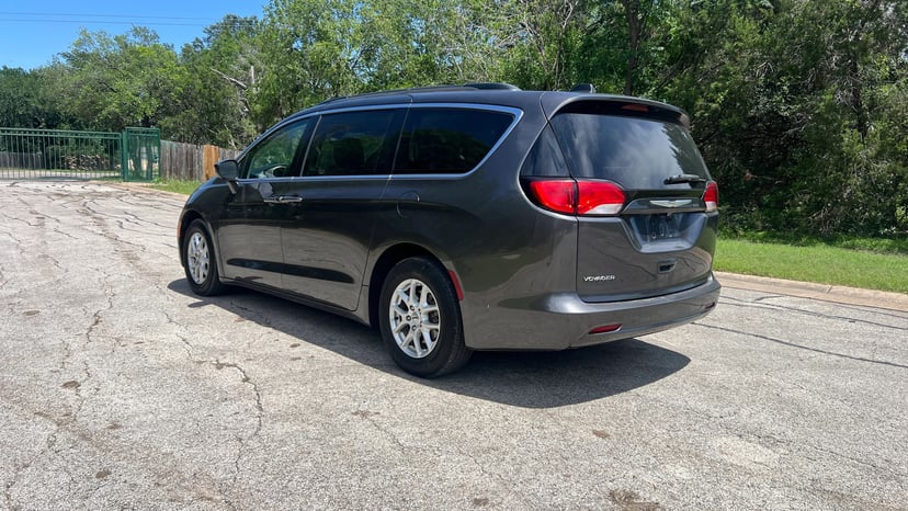 2021 Chrysler Voyager - Image 1