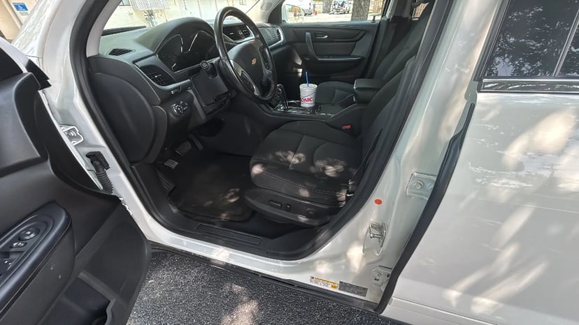2015 Chevrolet Traverse - Image 3